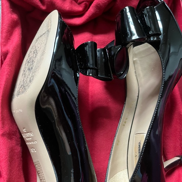 Valentino black patent peep-toe bow pump in 37.5 (size7) - Picture 3 of 4